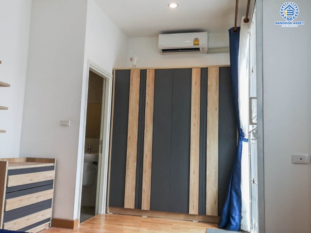 *****ทาวน์เฮ้าส์มือสองย่านปทุมธานี ม.ชวนชื่นทาวน์ รังสิต-คลอง1 เนื้อที่กว้างถึงเกือบ 23 ตร.ว. ฟังก์ชันจัดเต็ม 4 ห้องนอน 3 ห้องน้ำ 2 ที่จอดรถ บนทำเลเข้า-ออกเมืองสะดวก ใกล้รถไฟฟ้าสายสีแดง "สถานีรังสิต" และทางด่วน "อุตราภิมุข"